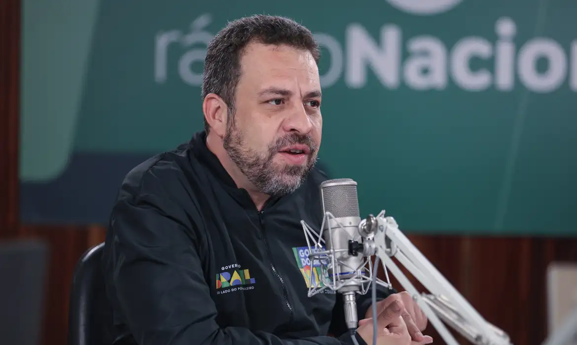 Acabar com a escala 6x1 é prioridade do governo, afirma Boulos - Espia Essa
