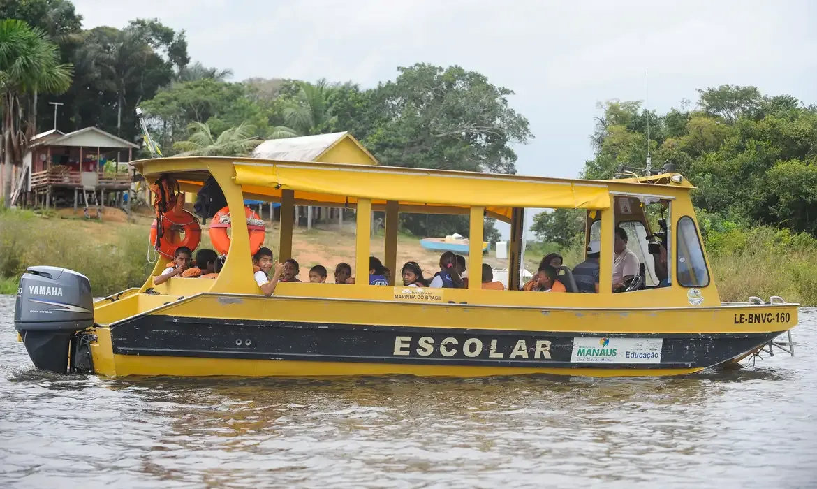 Transporte escolar em rios terá reajuste em 2025, antecipa FNDE - Espia Essa