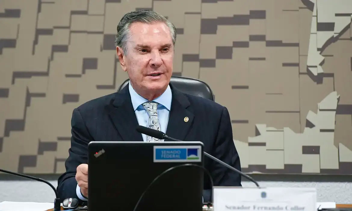 Ex-presidente Fernando Collor deixa presídio para cumprir pena em casa - Deixa eu te falar